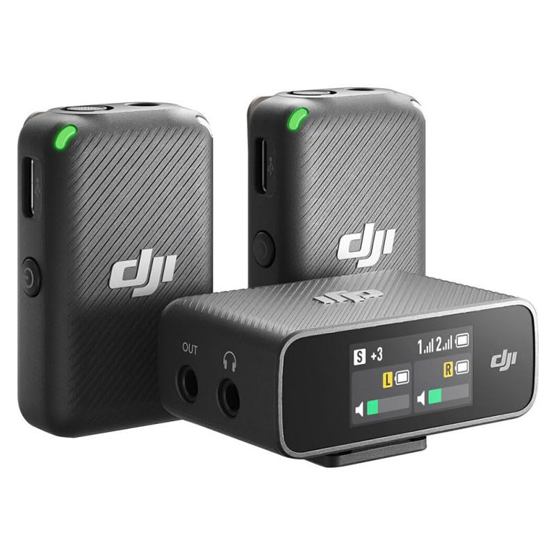 DJI ميكروفون (2 تي اكس + 1 علبة شحن ار اكس)، ميكروفون لافالير لاسلكي، نطاق 250 متر (850 قدم)، بطارية 15 ساعة، ميكروفون بخاصية الغاء الضوضاء للكمبيوتر وايفون ومدونات الفيديو اصدار الامارات العربية