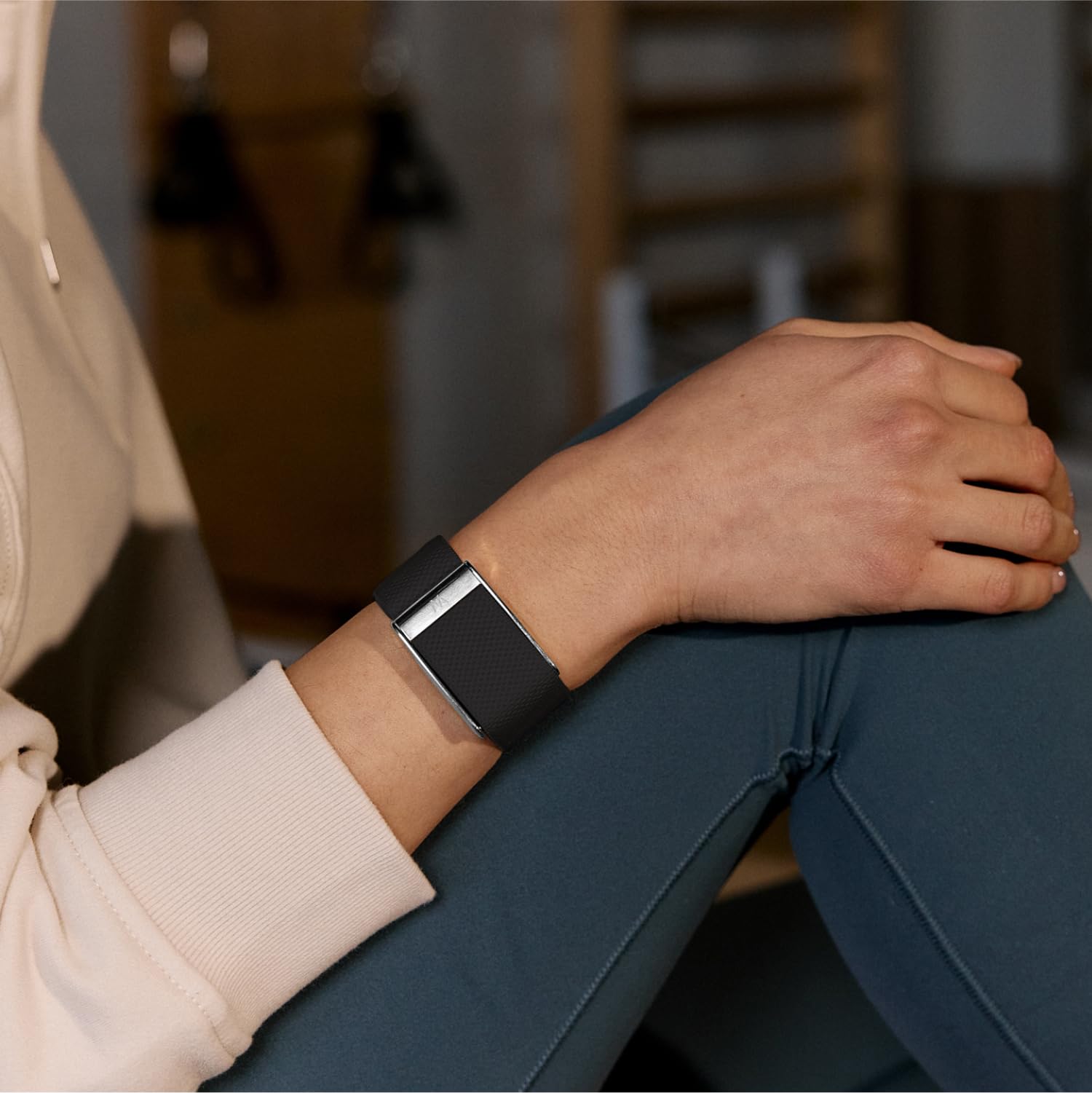جهاز تتبع النشاطات 5.0/ام جي من وووب - عضوية لمدة 12 شهرًا - يمكن ارتداؤه للصحة واللياقة البدنية - متتبع النشاط والنوم على مدار 24/7، تدريب شخصي، رؤى دورة الحيض - عمر بطارية يزيد عن 14 يومًا