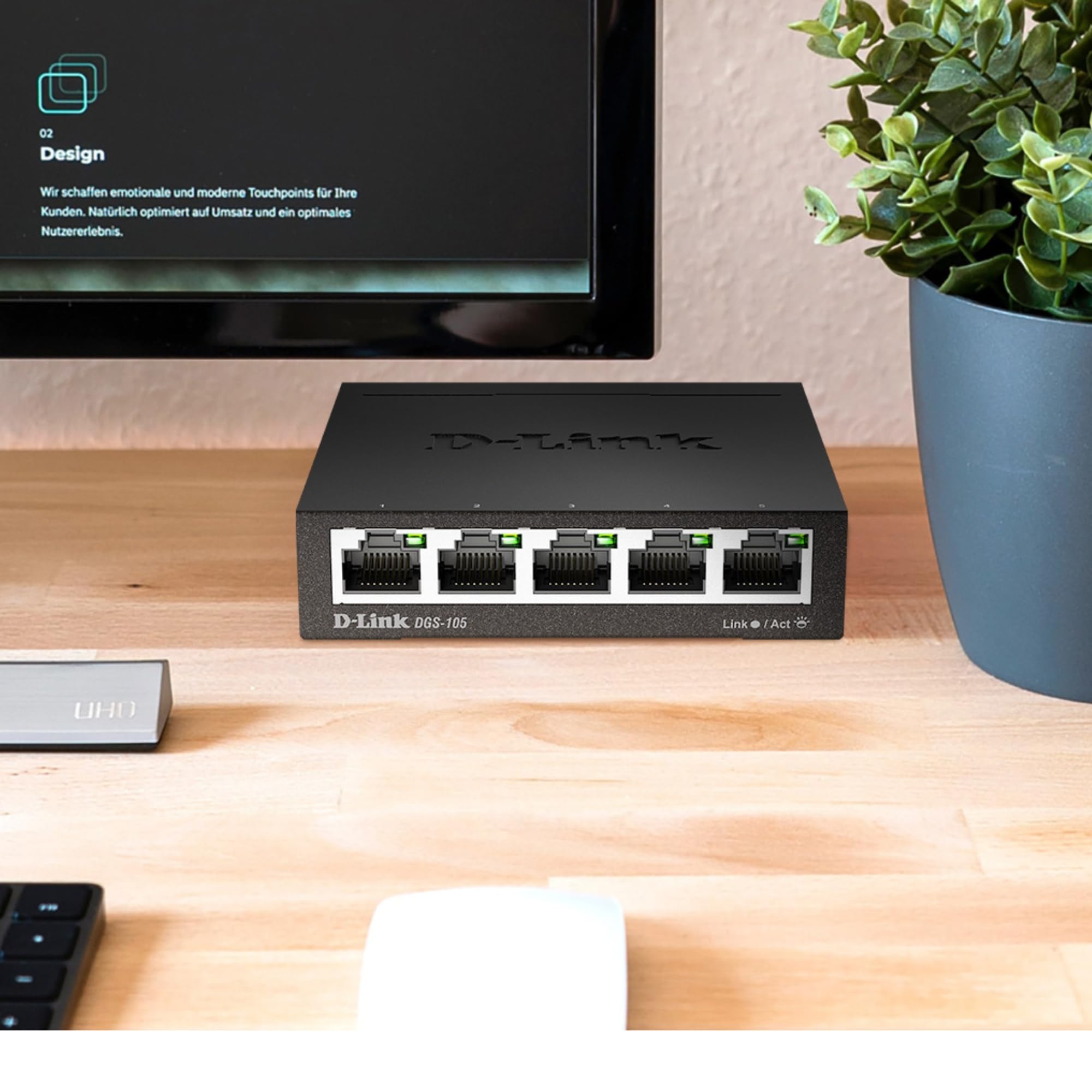 D-Link 5 Port Gigabit Unmanaged Metal Desktop Switch, Plug and Play (DGS-105)