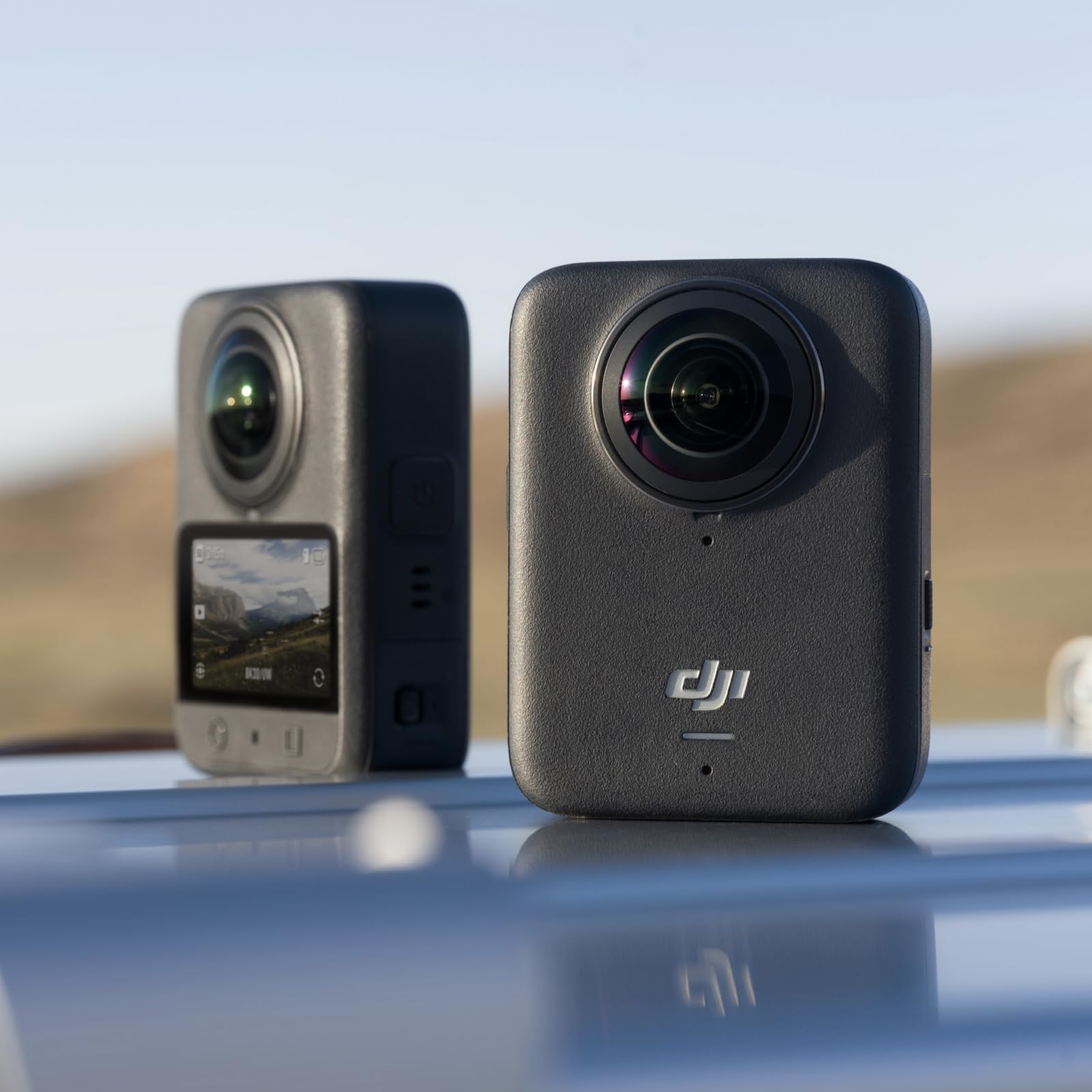 DJI مجموعة قياسية 360 من اوسمو - كاميرا اكشن 8K 360 درجة مقاومة للماء مع مستشعر 1 انش، تخزين مدمج 128GB، تسجيل 100 دقيقة 8K، 4K/120fps وفيديو بزاوية واسعة 170 درجة، تأثير عصا سيلفي غير مرئية