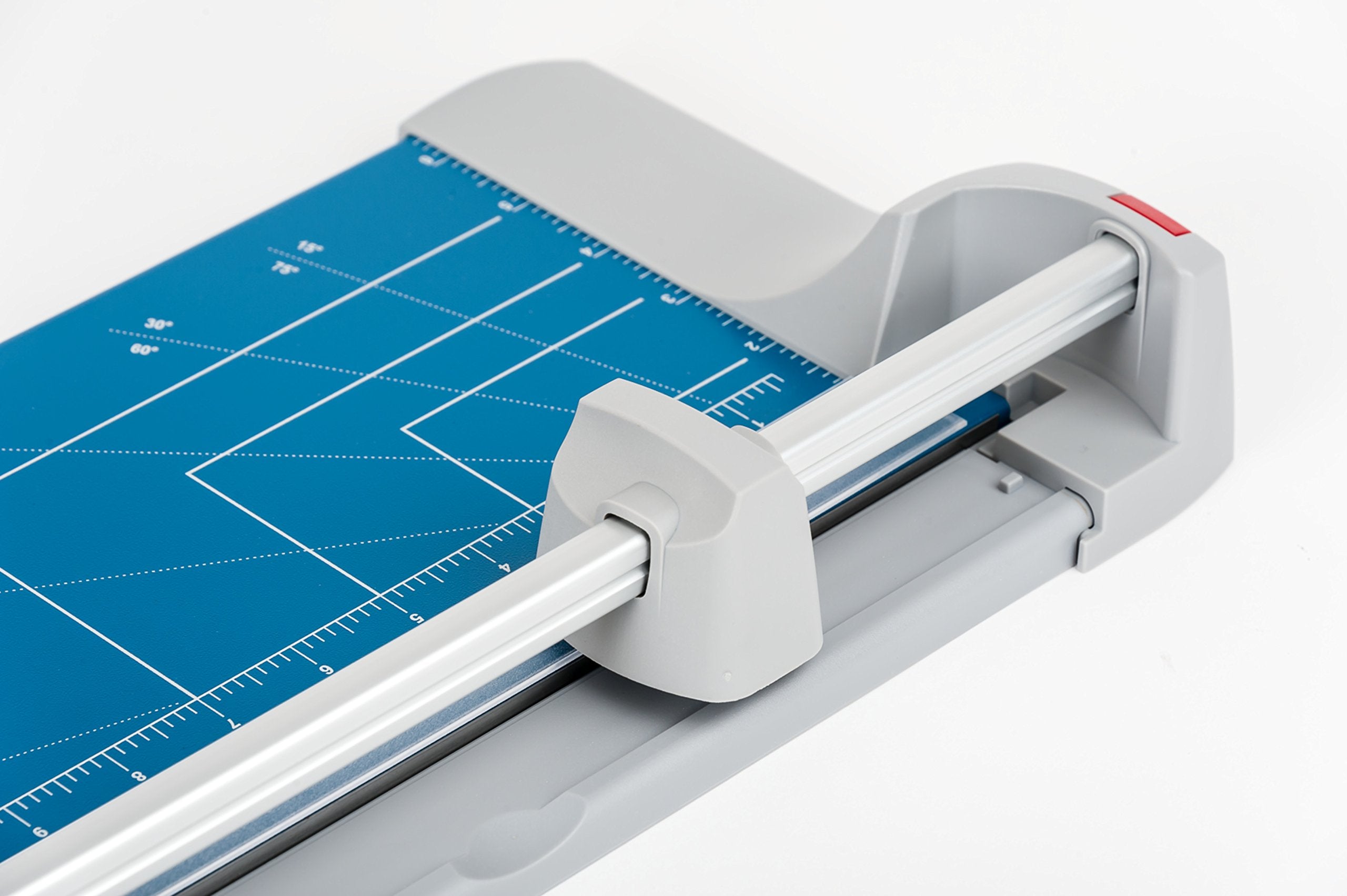 Dahle 507 Personal Rotary Trimmer, 12" Cut Length, 7 Sheet Capacity, Self-Sharpening, Automatic Clamp, German Engineered Paper Cutter