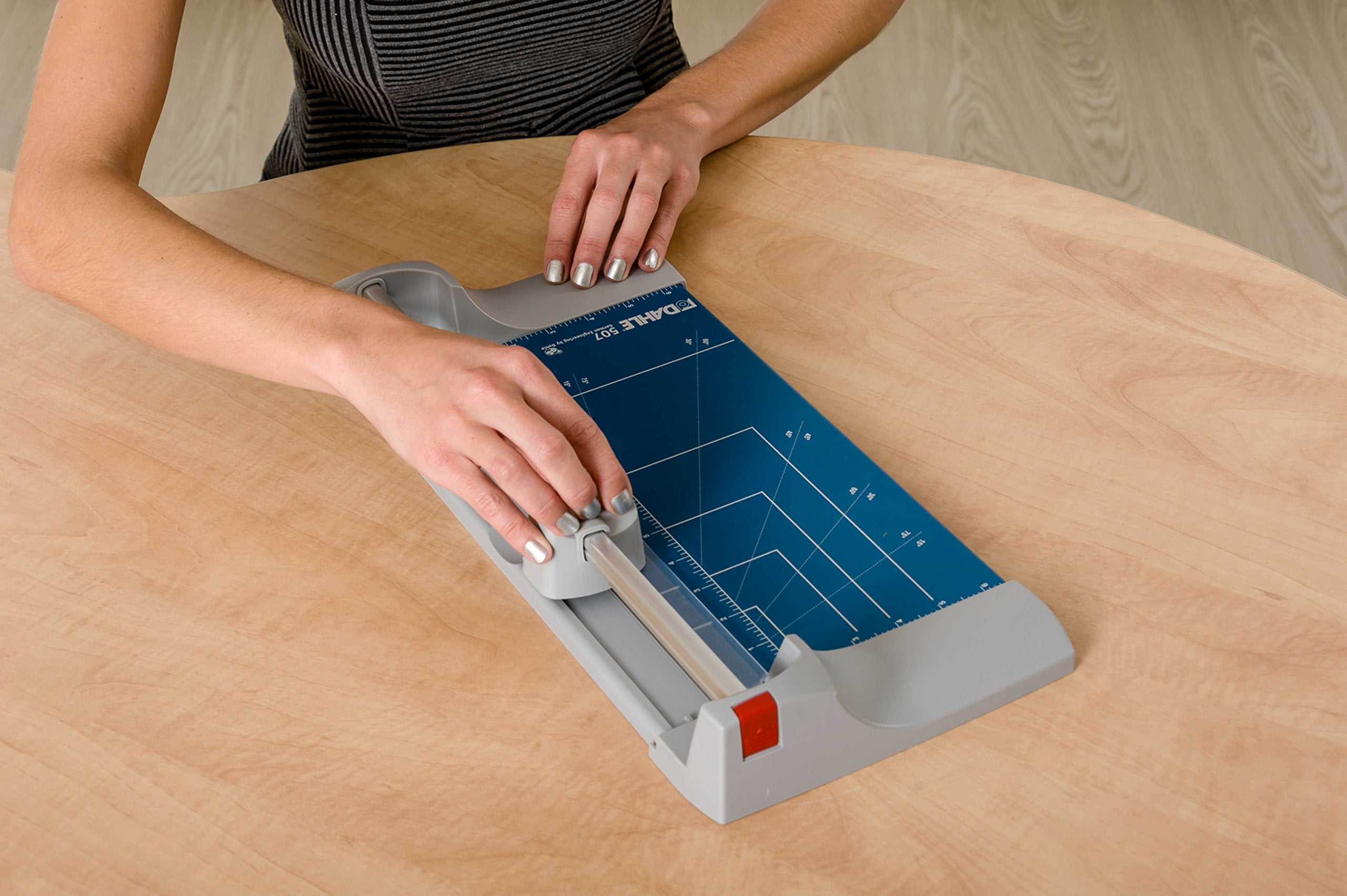 Dahle 507 Personal Rotary Trimmer, 12" Cut Length, 7 Sheet Capacity, Self-Sharpening, Automatic Clamp, German Engineered Paper Cutter