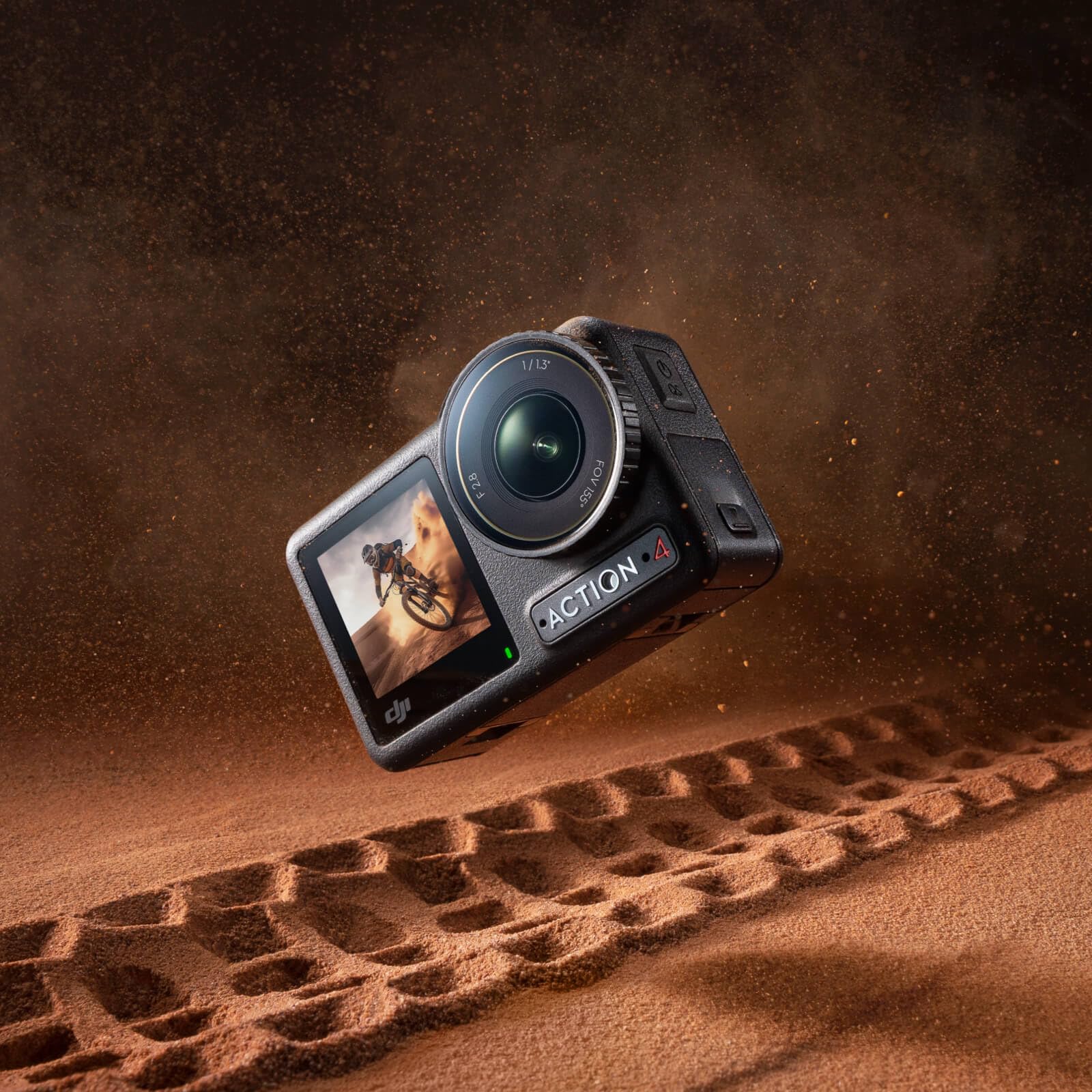 DJI كاميرا اكشن 4 ادفنتشر كومبو من اوسمو - كاميرا مقاومة للماء بدقة 4K/120fps مع مستشعر 1/1.3 انش، أداء ملون 10 بت ودي لوج، مجال رؤية عريض 155 درجة، 3 بطاريات اضافية، اصدار الامارات العربية المتحدة مع