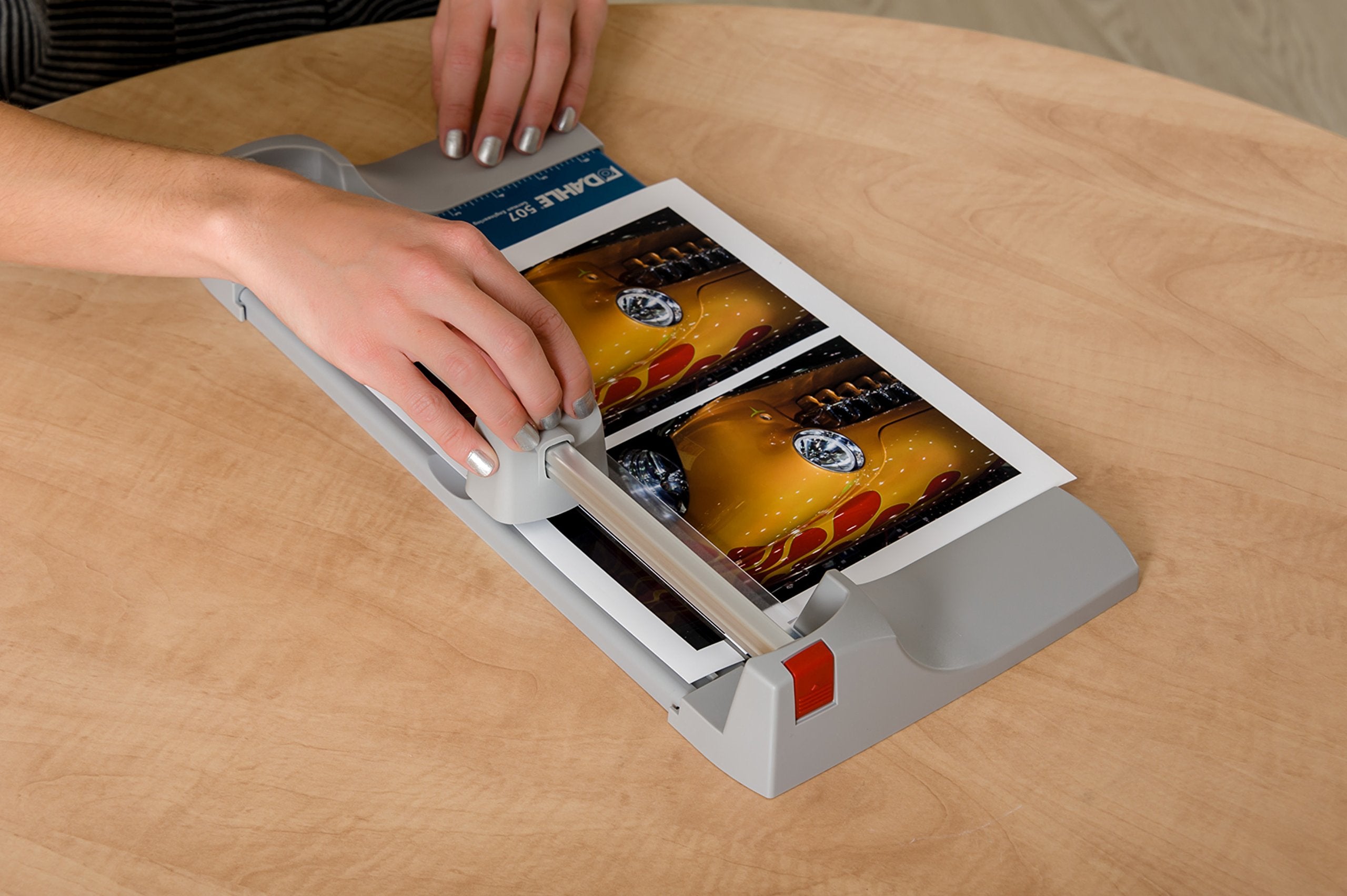 Dahle 507 Personal Rotary Trimmer, 12" Cut Length, 7 Sheet Capacity, Self-Sharpening, Automatic Clamp, German Engineered Paper Cutter