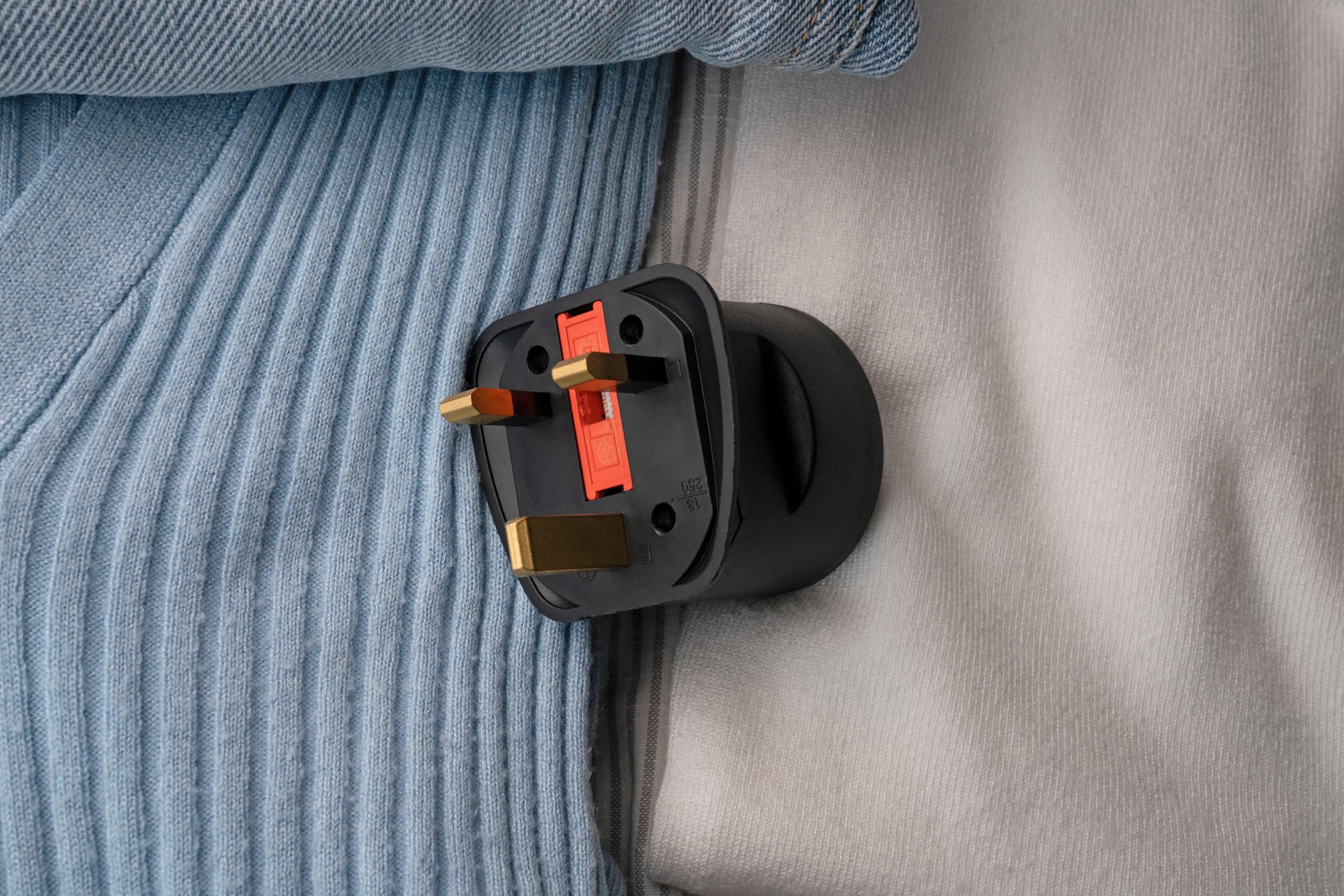 Brennenstuhl travel plug/travel adapter (travel socket outlet adapter for connecting electrical devices with earthing contact plug system in countries with British Standard plug system) black